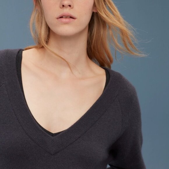 Aritzia Golden TNA Stowe Cashmere Wool V Neck Pullover Sweater Ribbed Layer Top - Picture 6 of 15